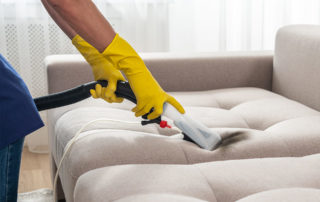 Comment nettoyer les tâches sur votre canapé ?