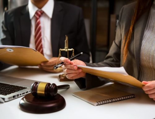 Quand et pourquoi se faire accompagner d’un avocat en droit pénal ?