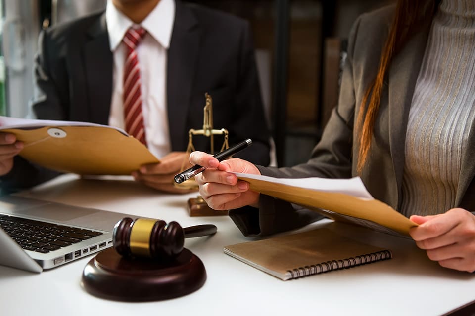 Quand et pourquoi se faire accompagner d'un avocat en droit pénal ?