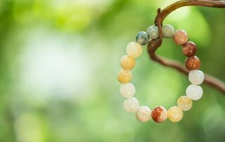 Les bijoux en pierres naturelles : un accessoire de mode qui boost votre bien-être