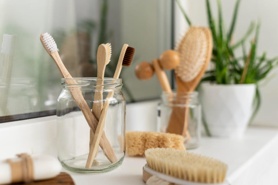 Saignement des gencives : Pourquoi choisir une brosse à dents en bambou ?