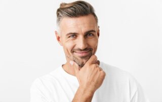 Les compléments capillaires pour homme : options et conseils pour obtenir un look naturel
