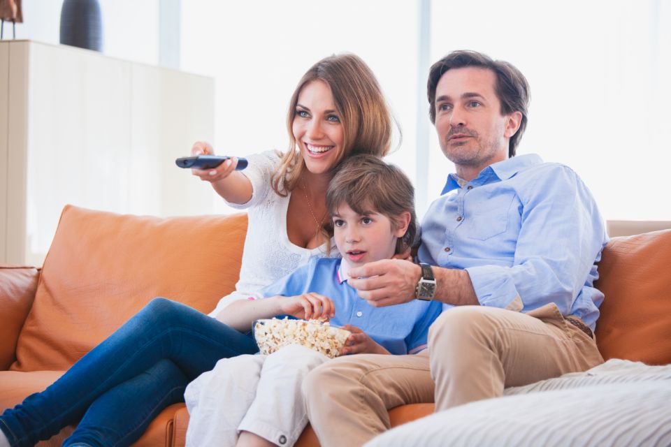 Faites des économies et divertissez-vous en famille grâce à l'IPTV !
