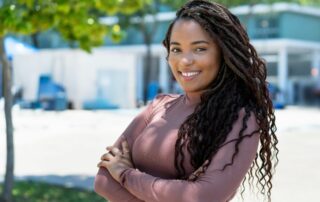 Comment prévenir la casse et les pointes fourchues sur des cheveux afro ?