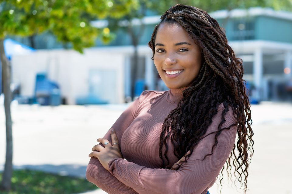 Comment prévenir la casse et les pointes fourchues sur des cheveux afro ?