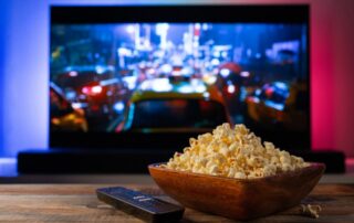 Qu'est-ce que le binge-watching et quelles sont ces séries qui captivent tant ?