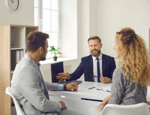 Le courtier est-il en train de remplacer le conseiller bancaire classique ?
