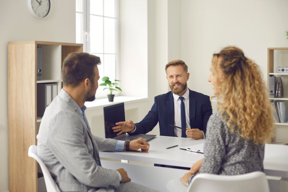 Le courtier est-il en train de remplacer le conseiller bancaire classique ?