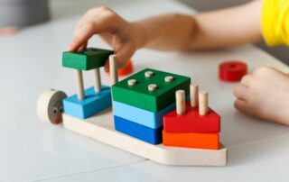 Pourquoi les jeux montessori favorisent l’autonomie des enfants ?