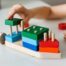 Pourquoi les jeux montessori favorisent l’autonomie des enfants ?