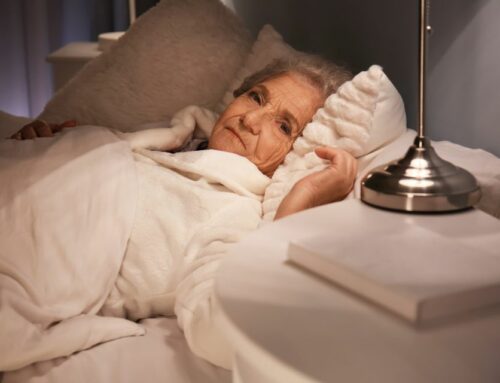 Garde de nuit comment assurer la sécurité des aînés pendant le sommeil 