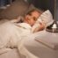 Garde de nuit comment assurer la sécurité des aînés pendant le sommeil 