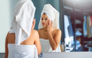 L'eau ionisée alcaline idéale pour les peaux hypersensibles