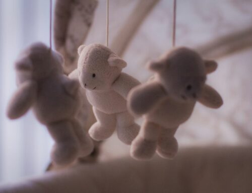 Pourquoi les enfants s’attachent autant à leur doudou ?