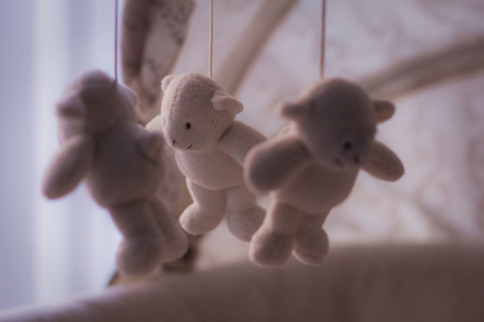 Pourquoi les enfants s’attachent autant à leur doudou ?