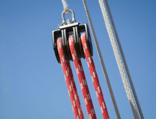 La corde à poulie, l’outil indispensable pour les travaux en hauteur !