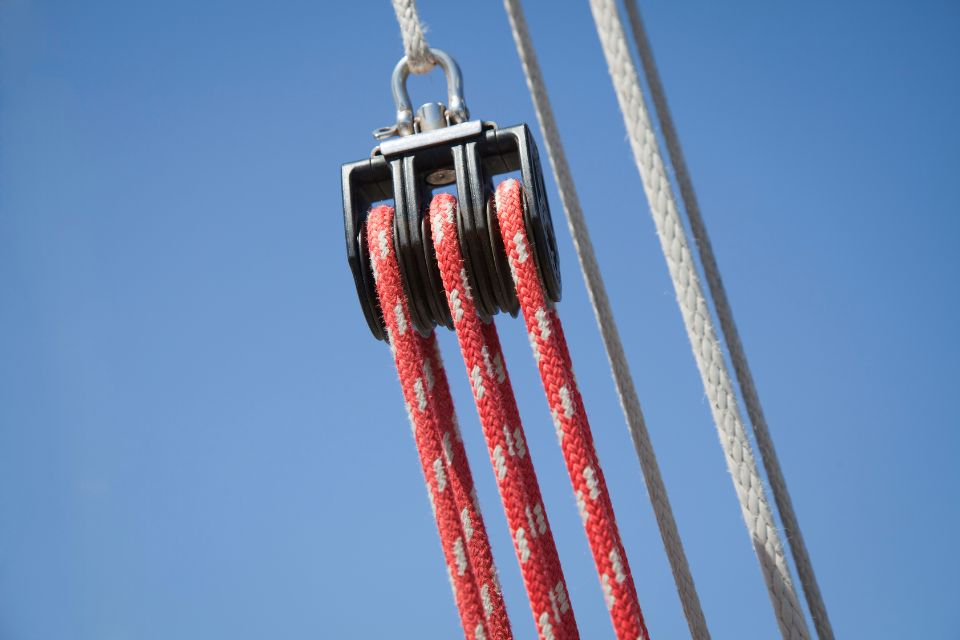 La corde à poulie, l’outil indispensable pour les travaux en hauteur !