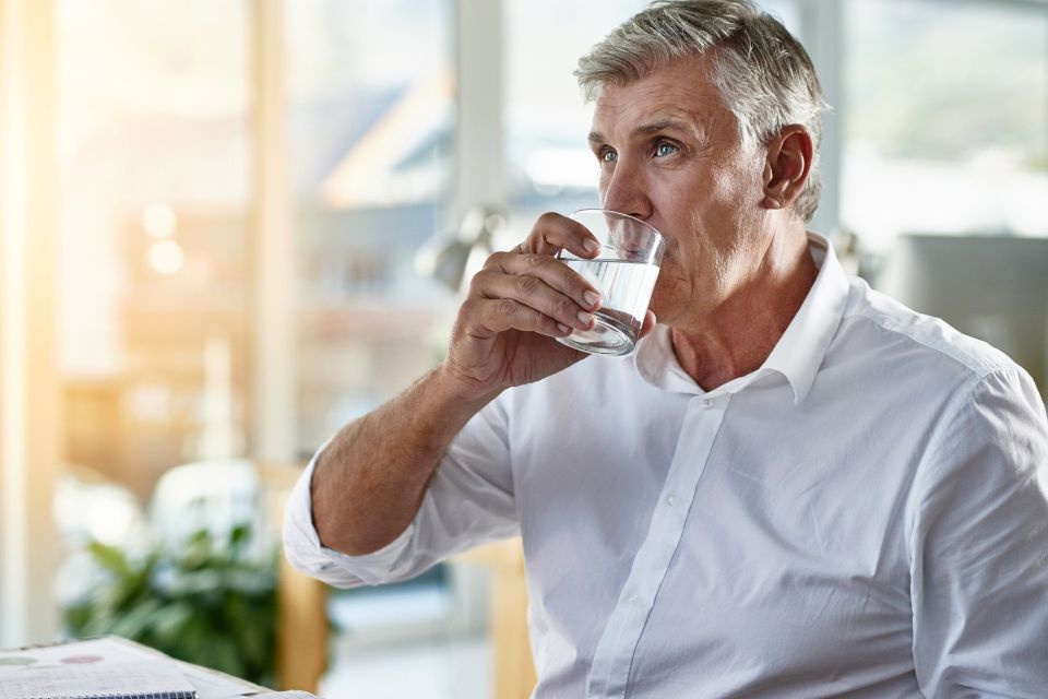 Achat ou location de fontaine à eau : quelle solution pour une entreprise ?