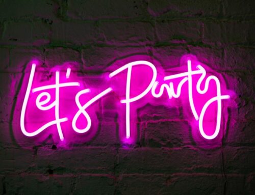 Le néon, une signature visuelle pour les commerces et restaurants