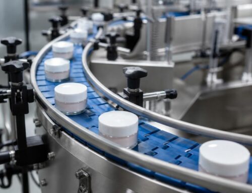 Convoyeur cosmétique : comment sécuriser le transport des flacons pots et emballages ?
