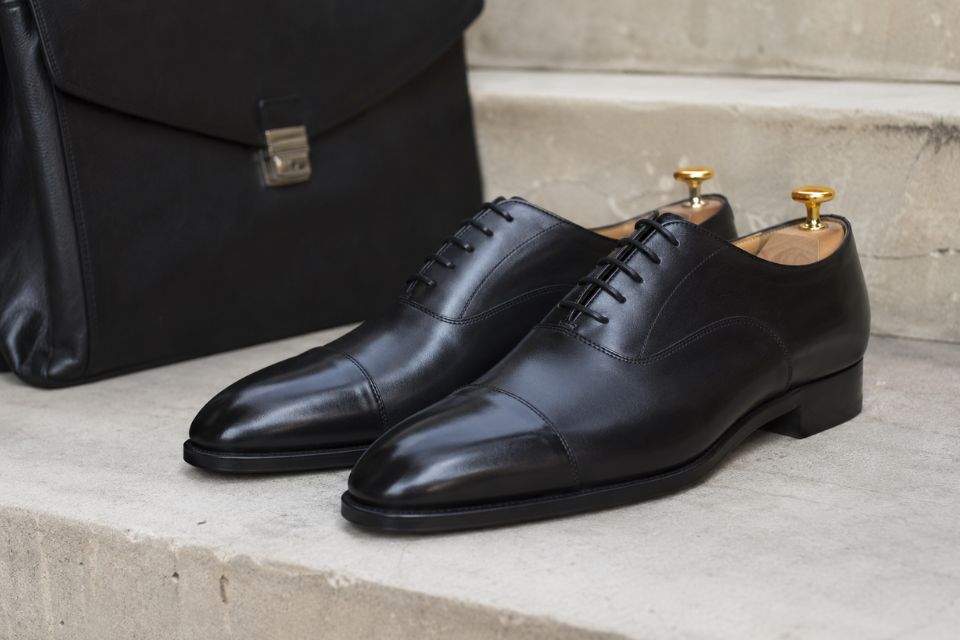 Les Richelieu noires restent-elles incontournables dans la mode masculine ?