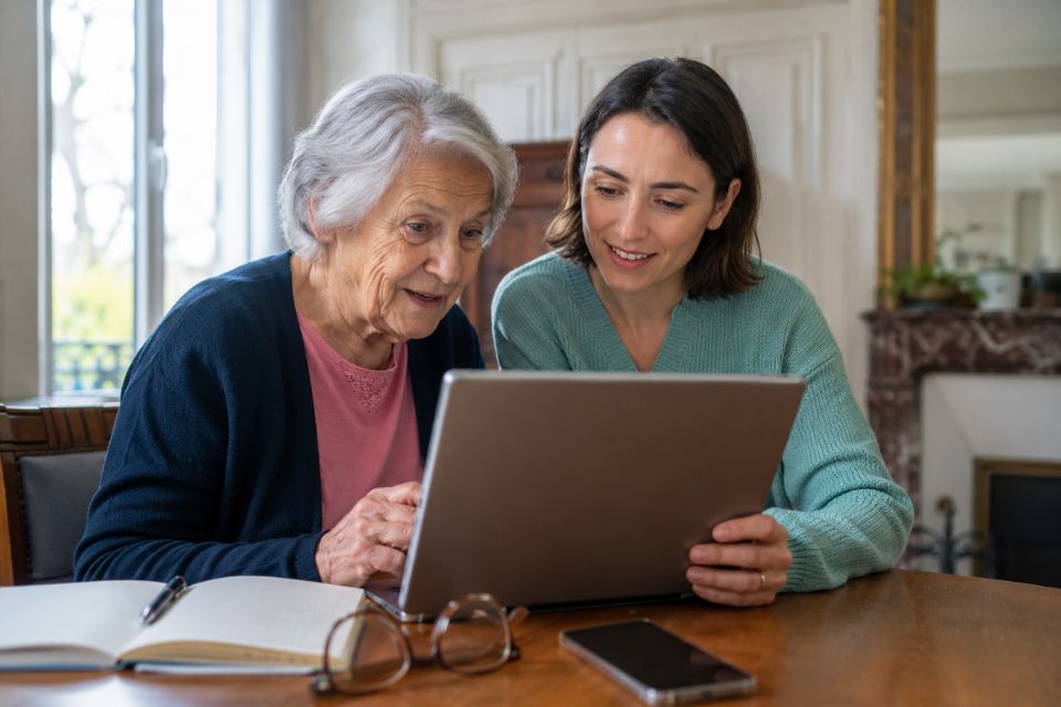 Assistance numérique pour seniors : un accompagnement utile au quotidien