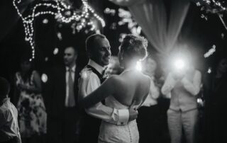 Photographe et DJ : comment réussir les grands moments de votre mariage ?